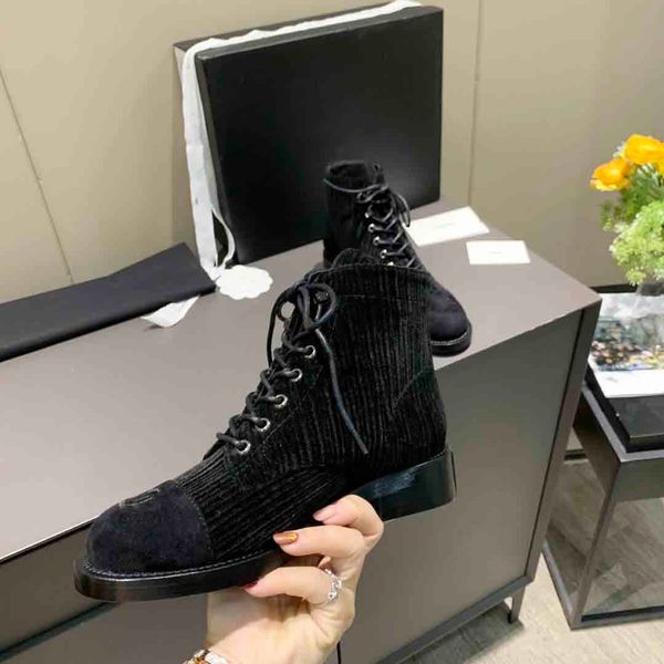 2021 designer lace-up boots, winter luxury women's boots, good quality designer short boots, suede designer martin boots, Black
2021 designer lace-up boots, winter luxury women's boots, good quality designer short boots, suede designer martin boots, Black