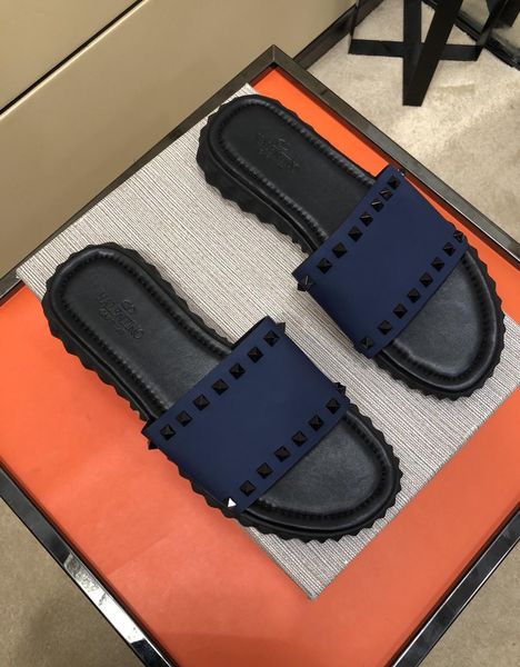 the latest rockstud brand in 2020, comfortable high-end shoes, copy fashion, fashion brand trend2313
the latest rockstud brand in 2020, comfortable high-end shoes, copy fashion, fashion brand trend2313