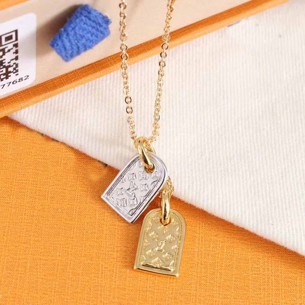 luxurious quality pendant necklace with stamp for women engagment jewelry with square box ps4731, Golden
luxurious quality pendant necklace with stamp for women engagment jewelry with square box ps4731, Golden