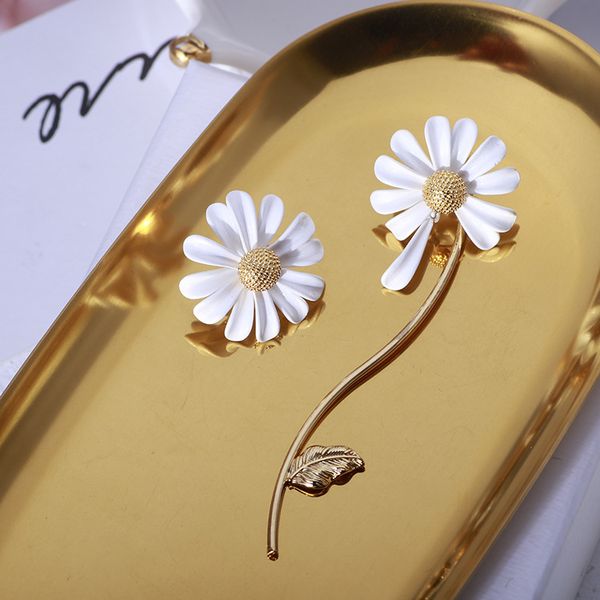 fashion new york white color real gold plated daisy flowers brand k-s letter heart earrings back stud drop earrings, Golden
fashion new york white color real gold plated daisy flowers brand k-s letter heart earrings back stud drop earrings, Golden
