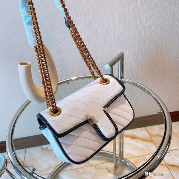 2020 new fashion versatile color matching high-grade texture chain bag, cross arm single shoulder hand is good-looking.
2020 new fashion versatile color matching high-grade texture chain bag, cross arm single shoulder hand is good-looking.