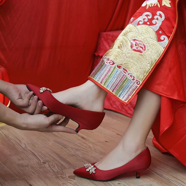 wedding shoes women's low heel new winter 3cm high heels wine red color traditional wedding dress bride shoes, Black
wedding shoes women's low heel new winter 3cm high heels wine red color traditional wedding dress bride shoes, Black