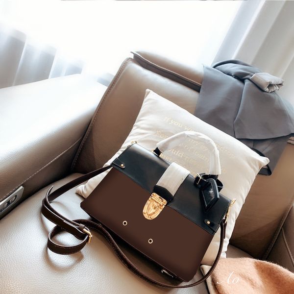 2020 fashion women stripes genuine leather handbags female crossbody shoulder bags leather messenger bags for ladies bag totes 
2020 fashion women stripes genuine leather handbags female crossbody shoulder bags leather messenger bags for ladies bag totes