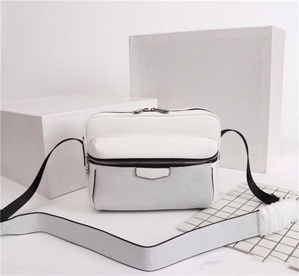 new in the store 241 postman bag, attractive accessories, spring fashion show, functional and practical one-shoulder bag
new in the store 241 postman bag, attractive accessories, spring fashion show, functional and practical one-shoulder bag