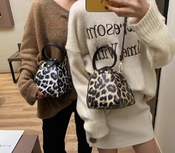 new- bags leopard shopping bag elegant ladies charming messenger bag exquisite girl original
new- bags leopard shopping bag elegant ladies charming messenger bag exquisite girl original