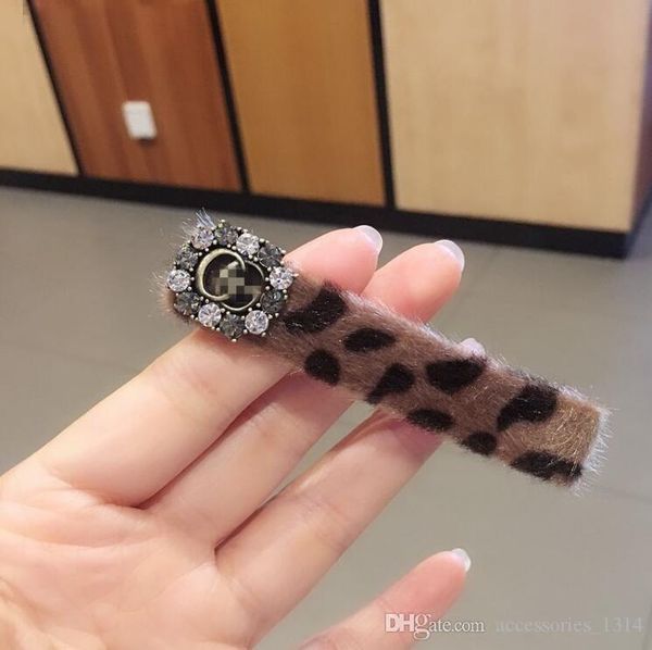 2020 Korea Dongdaemun Rhinestone Edge Clip Simple Letter Duckbill Clip Leopard Plush Bangs Clip Fast Delivery
2020 Korea Dongdaemun Rhinestone Edge Clip Simple Letter Duckbill Clip Leopard Plush Bangs Clip Fast Delivery