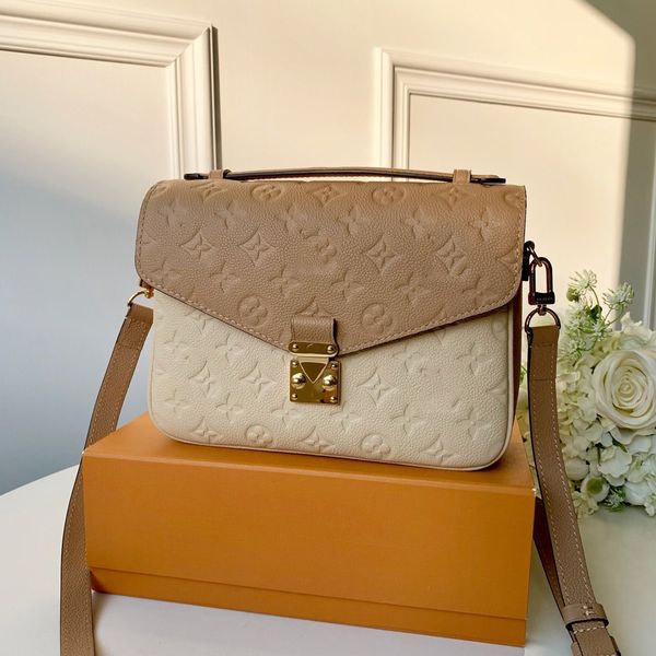 119-M44300 Top Quality Classic fashion shoulder bag Double Shoulder Bag Messenger Bag Handbag women's handbag leather production
119-M44300 Top Quality Classic fashion shoulder bag Double Shoulder Bag Messenger Bag Handbag women's handbag leather production