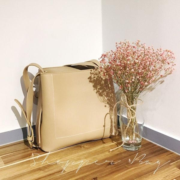 2020 new female bag bucket bag simple casual handbag solid color diagonal shoulder handbag
2020 new female bag bucket bag simple casual handbag solid color diagonal shoulder handbag