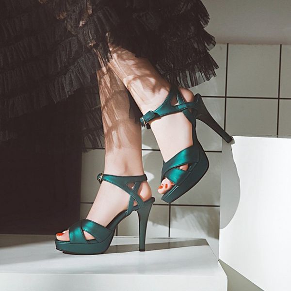 brand women sandals summer high heels peep toe buckle strap party shoes black mujer new arrival small big size 30-46 8-130
brand women sandals summer high heels peep toe buckle strap party shoes black mujer new arrival small big size 30-46 8-130