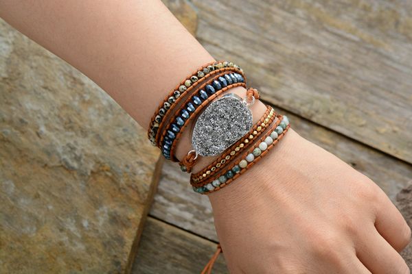 женщины уникальные природные камни стразы позолоченного druzy charm 5 слоев кожа wrap браслеты boho браслет dropship y200730, Black
женщины уникальные природные камни стразы позолоченного druzy charm 5 слоев кожа wrap браслеты boho браслет dropship y200730, Black
