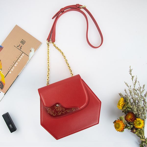 exquisite pattern messenger bag women's chain bag fashion women's single-shoulder
exquisite pattern messenger bag women's chain bag fashion women's single-shoulder