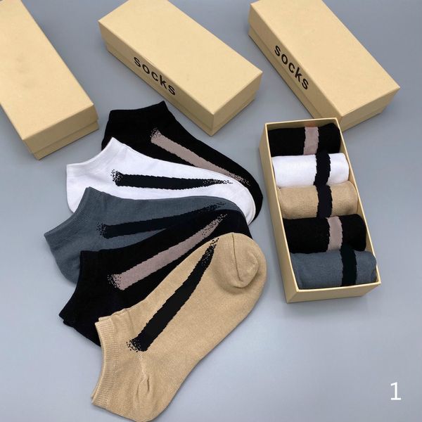 2020 new mens socks fashion letters ankle socks active boys running wear for wholesale 5 pairs boxed socks lll207315, Black
2020 new mens socks fashion letters ankle socks active boys running wear for wholesale 5 pairs boxed socks lll207315, Black