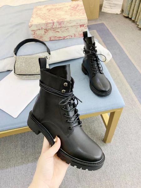platform 2020 new martin boots, women's fashion boots, low-heeled shoes, box and dust bag, size 35-40, Black
platform 2020 new martin boots, women's fashion boots, low-heeled shoes, box and dust bag, size 35-40, Black