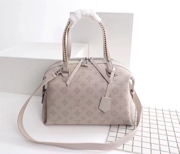 m54672 leather classic fashion handbag card bag zero wallet men's and women's backpacks single shoulder bag m54672
m54672 leather classic fashion handbag card bag zero wallet men's and women's backpacks single shoulder bag m54672