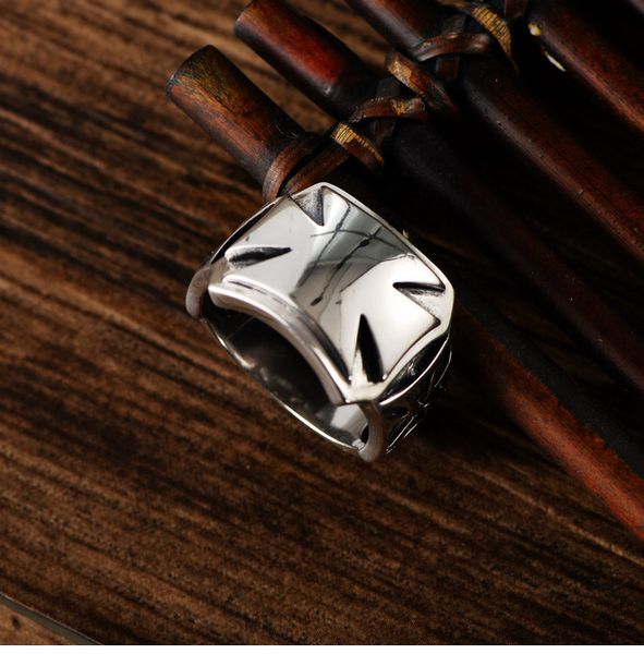 925 sterling silver vintage thai silver glossy crusader flower wide face domineering fashion ring
925 sterling silver vintage thai silver glossy crusader flower wide face domineering fashion ring