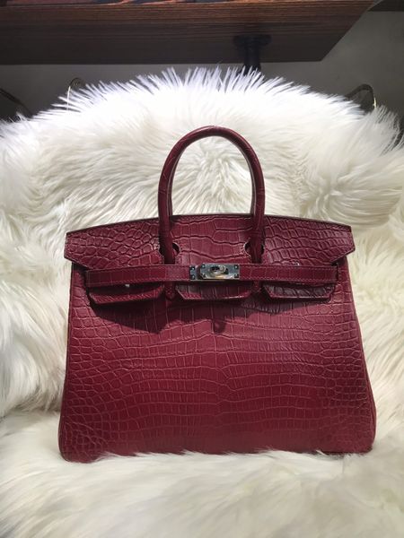 factory wholesale real matte crocodile handbag 30cm,red color,fully handmade wax thread,can make other size,fast delivery
factory wholesale real matte crocodile handbag 30cm,red color,fully handmade wax thread,can make other size,fast delivery