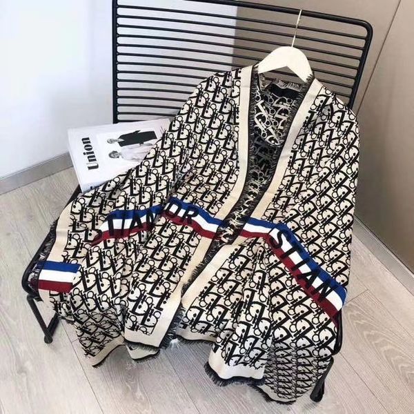 2020 autumn/winter style limited edition shawl thermal insulation series fashion luxury scarf high-end gifts, Blue;gray
2020 autumn/winter style limited edition shawl thermal insulation series fashion luxury scarf high-end gifts, Blue;gray