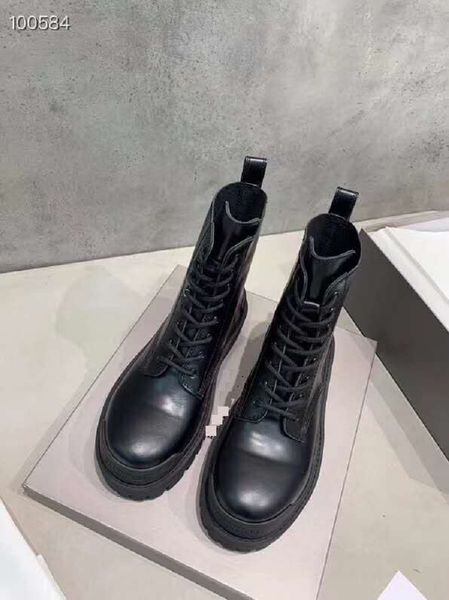 luxury designer leather martins are classic, stylish and comfortable women's shoes with high soles
luxury designer leather martins are classic, stylish and comfortable women's shoes with high soles