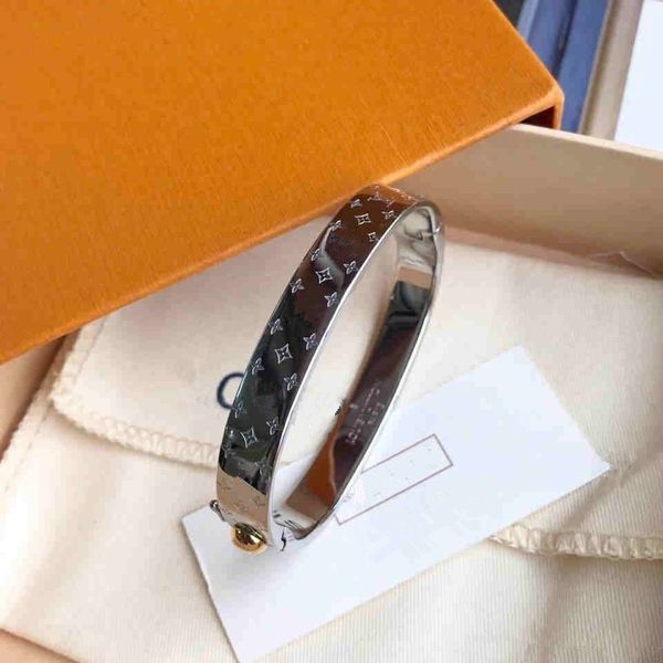 2020 titanium steel jewelry wholesale arrow buckle design foreign trade v brand bracelets titanium steel couple l bracelet(no box)
2020 titanium steel jewelry wholesale arrow buckle design foreign trade v brand bracelets titanium steel couple l bracelet(no box)