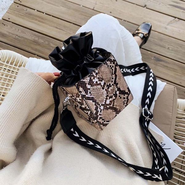 сумки для женщин 2020 качество кожа pu snake pattern женщины сумка дикий плечо сумка водонепроницаемый ящик сумочки sac основной фам
сумки для женщин 2020 качество кожа pu snake pattern женщины сумка дикий плечо сумка водонепроницаемый ящик сумочки sac основной фам