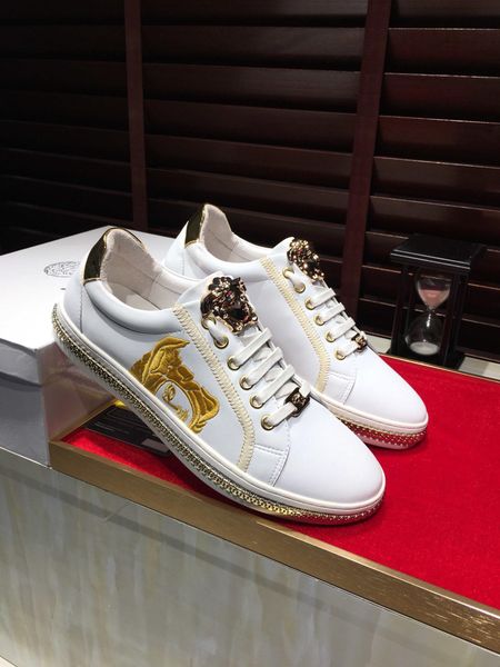 2021a new men 's casual sports shoes high -end custom brand fashion flat shoes ,a full set of original shoe box delivery ,size 38 -45, Black
2021a new men 's casual sports shoes high -end custom brand fashion flat shoes ,a full set of original shoe box delivery ,size 38 -45, Black