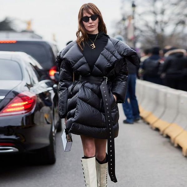 2019 autumn winter women new black long sleeve big neck turned adjustable thick waist irregular down jackets dj 618, Black;white
2019 autumn winter women new black long sleeve big neck turned adjustable thick waist irregular down jackets dj 618, Black;white