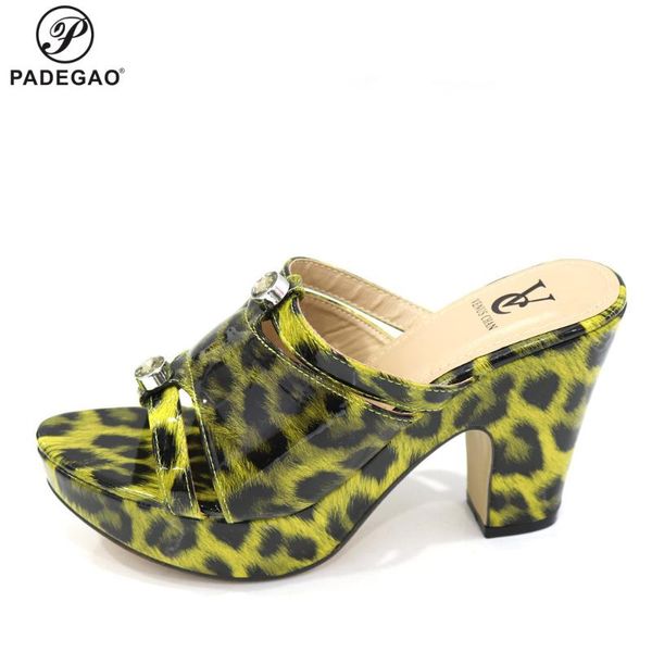 dress shoes 2021 african women decorated with rhinestone italy for party italian summer high heels pumps, Black
dress shoes 2021 african women decorated with rhinestone italy for party italian summer high heels pumps, Black