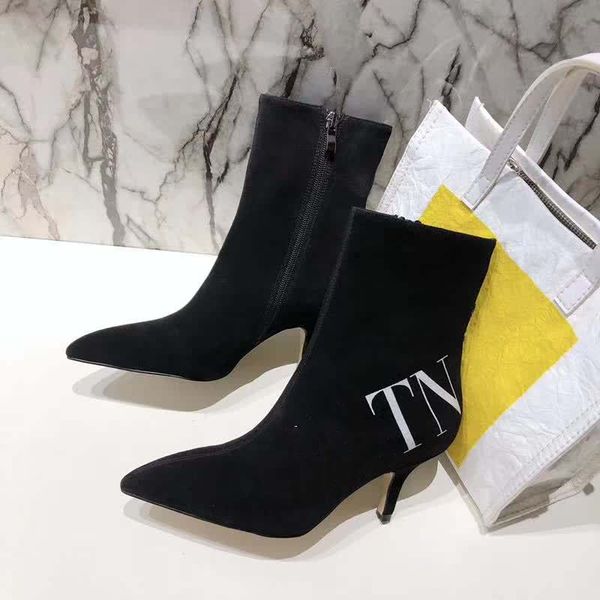 classics boots fashionable and exquisite womens boots high heels and genuine leather outdoors fashion boots martin b06 h1, Black
classics boots fashionable and exquisite womens boots high heels and genuine leather outdoors fashion boots martin b06 h1, Black