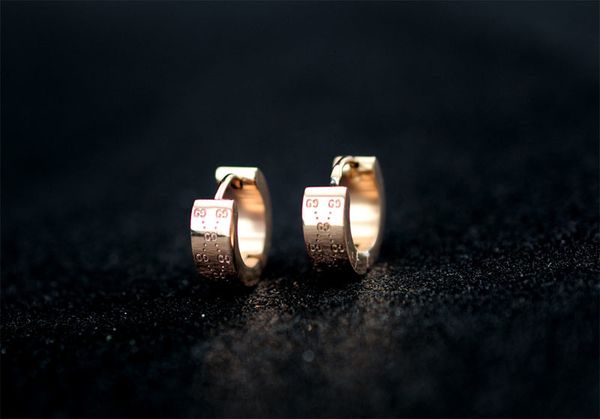 factory price letter embossing stud earrings fashion metal gold silver letter earring clip with box, Slivery;golden
factory price letter embossing stud earrings fashion metal gold silver letter earring clip with box, Slivery;golden