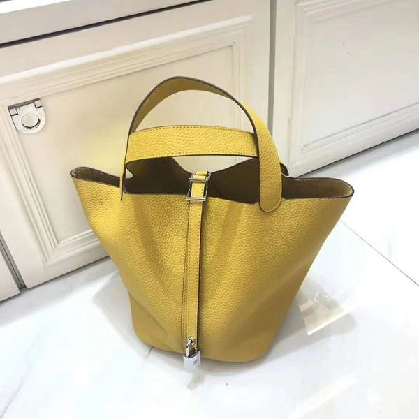 2020 women basket shopping handbag with lock fashion genuine leather togo bucket shoulder bag women messenger basket bag
2020 women basket shopping handbag with lock fashion genuine leather togo bucket shoulder bag women messenger basket bag