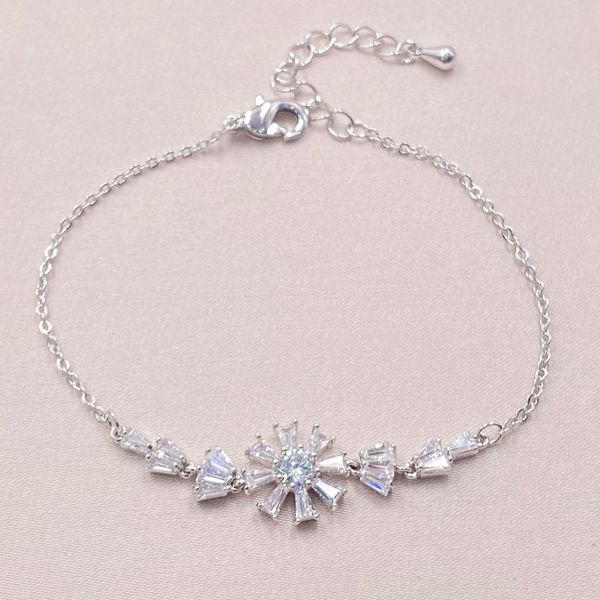 vanifin fashion jewelry blooming flower zircon lobster clasp bracelet banquet daily party gift, Black
vanifin fashion jewelry blooming flower zircon lobster clasp bracelet banquet daily party gift, Black