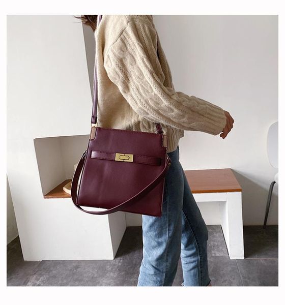 women fashion large capacity handbag elegant stitching shoulder bag tote bag casual for office daily
women fashion large capacity handbag elegant stitching shoulder bag tote bag casual for office daily