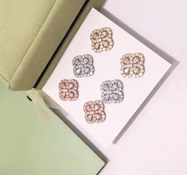 2019 new classic golden flower crystal hollow stud earrings for woman designer fashion valentines day brand jewelry for01, Golden;silver
2019 new classic golden flower crystal hollow stud earrings for woman designer fashion valentines day brand jewelry for01, Golden;silver