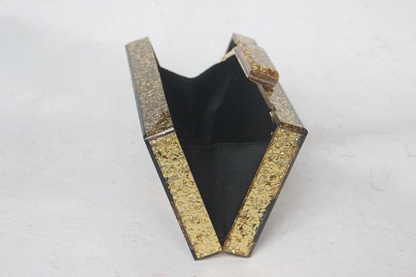 new-fashion black gold sequins striped bag classic baita clutch bag shoulder diagonal banquet bag
new-fashion black gold sequins striped bag classic baita clutch bag shoulder diagonal banquet bag