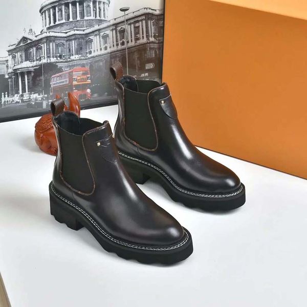 fashion leather star women shoes woman leather short autumn winter ankle fashion brand women boots 07 l38, Black
fashion leather star women shoes woman leather short autumn winter ankle fashion brand women boots 07 l38, Black