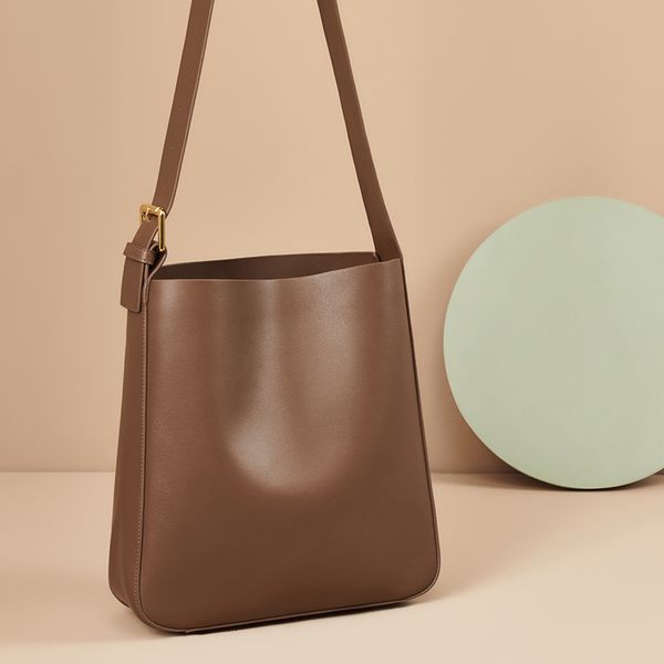 genuine leather large capacity tote women's 2020 new broadband shoulder mother child bag autumn and winter all-match crossbody
genuine leather large capacity tote women's 2020 new broadband shoulder mother child bag autumn and winter all-match crossbody