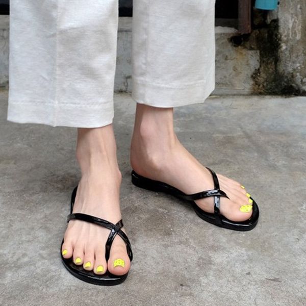 2020 women summer shoes casual round toe fashion outdoor pu leather female simple slippers solid ladies flip flops size 35-40, Black
2020 women summer shoes casual round toe fashion outdoor pu leather female simple slippers solid ladies flip flops size 35-40, Black