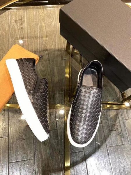 2020 new european and american style designer shoes fashion leather woven white casual shoes flat sole loafers men s shoes, Black
2020 new european and american style designer shoes fashion leather woven white casual shoes flat sole loafers men s shoes, Black