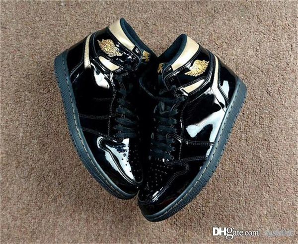 2020 год выхода воздуха аутентичные 1 high og black metallic gold лакированной кожи мужчины женщины баскетбол обувь спорт кроссовки с коробк
2020 год выхода воздуха аутентичные 1 high og black metallic gold лакированной кожи мужчины женщины баскетбол обувь спорт кроссовки с коробк