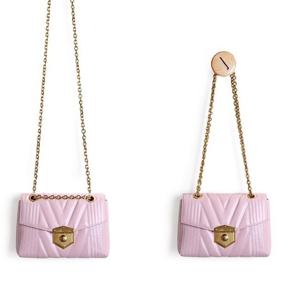 fashion luxury jewelry small bag small fragrance leather embroidered thread chain bag female new trend leather messenger bag wild shoulder b
fashion luxury jewelry small bag small fragrance leather embroidered thread chain bag female new trend leather messenger bag wild shoulder b