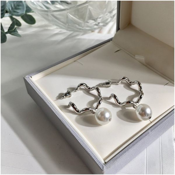 elegant white pearls hoop earrings women oversize pearl circle ear rings earrings fashion jewelry luxury designer jewelry womens earrings
elegant white pearls hoop earrings women oversize pearl circle ear rings earrings fashion jewelry luxury designer jewelry womens earrings