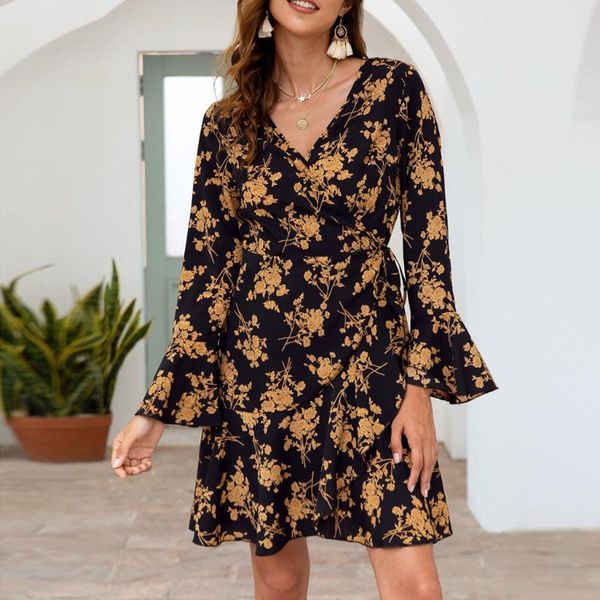casual dresses fashion flare sleeve dress female 2021 autumn women v-neck long flower print mini office ladies, Black;gray
casual dresses fashion flare sleeve dress female 2021 autumn women v-neck long flower print mini office ladies, Black;gray