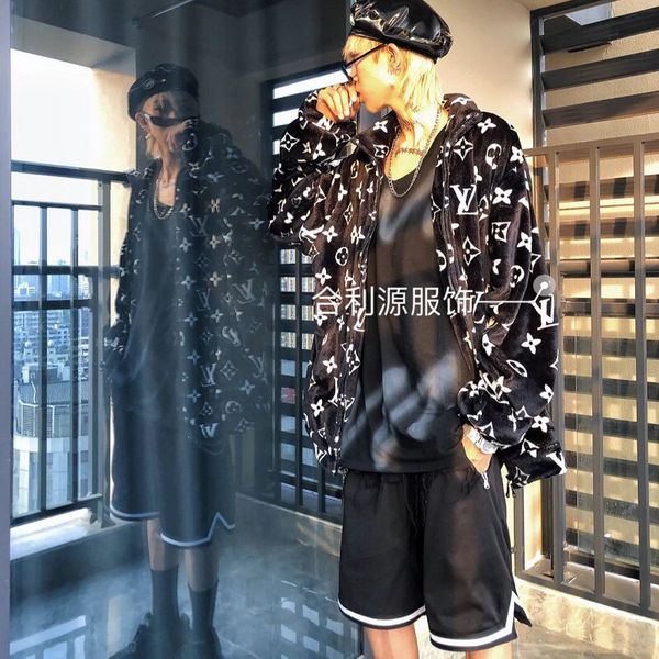 добавить бархатную осень / зима пальто женской корейского студента свободного шуба печать мужского и женское соответствие пальто, Black
добавить бархатную осень / зима пальто женской корейского студента свободного шуба печать мужского и женское соответствие пальто, Black