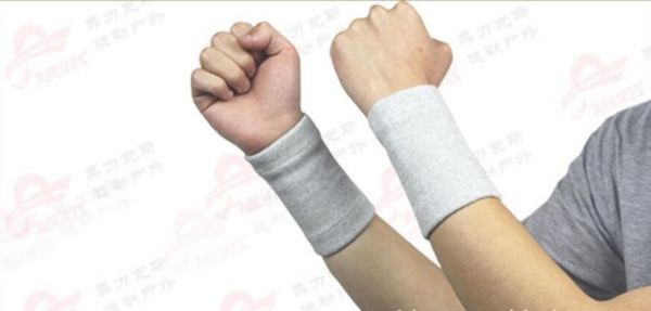 bamboo charcoal fiber wrist support sports safety for baseball,badminton,fitness and so on, Black;red
bamboo charcoal fiber wrist support sports safety for baseball,badminton,fitness and so on, Black;red