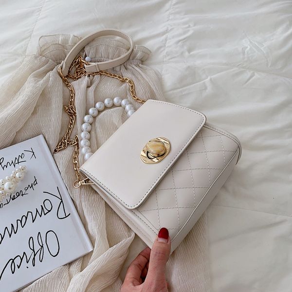 pearl ручки сумки с цепи малый мешок плеча конструктора pu кожа crossbody сумка flap посланника сумки для женщин 2020
pearl ручки сумки с цепи малый мешок плеча конструктора pu кожа crossbody сумка flap посланника сумки для женщин 2020