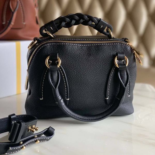 classic lady crossbody bag 7a high-end custom quality fashion style hardware metal accessories with detachable long shoulder strap
classic lady crossbody bag 7a high-end custom quality fashion style hardware metal accessories with detachable long shoulder strap