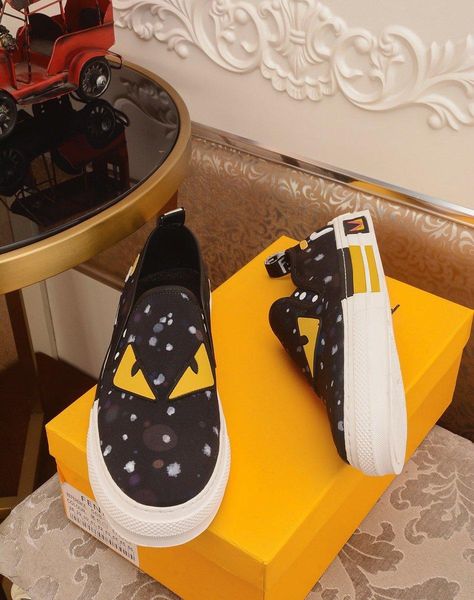 foldable moccasin heel canvas shoes, you can wear the shoes as slippers. rope and rubber sole. made of red sport suede13
foldable moccasin heel canvas shoes, you can wear the shoes as slippers. rope and rubber sole. made of red sport suede13