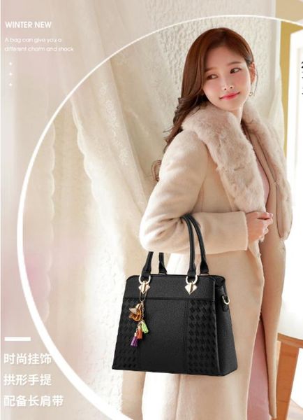 2020 fashion new handbags european and american fashion handbags ladies shoulder bags high-end design messenger bags tote
2020 fashion new handbags european and american fashion handbags ladies shoulder bags high-end design messenger bags tote