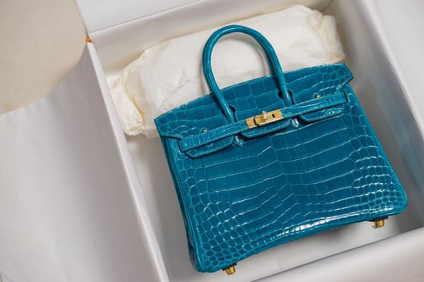 factory wholesale crocodile skin 25cm blue design briikin bag,fully handmade wax thread,gold and silver hardware,by order about 15days
factory wholesale crocodile skin 25cm blue design briikin bag,fully handmade wax thread,gold and silver hardware,by order about 15days