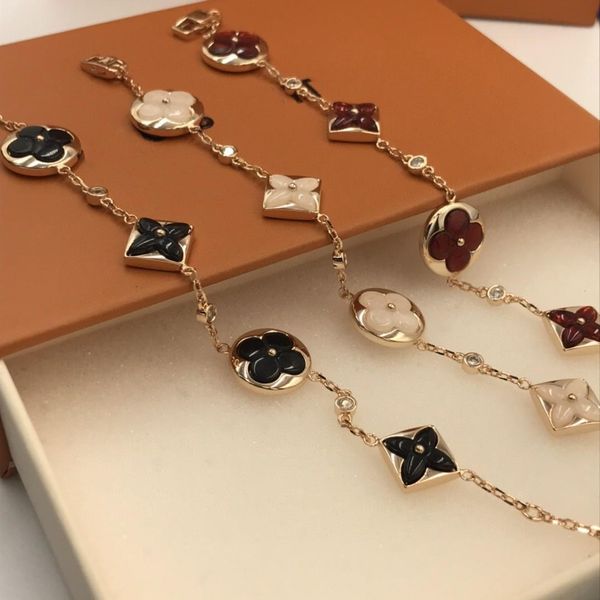 classic four-leaf flower three-color optional fashion personality designer bracelet luxury designer jewelry women bracelet, Golden;silver
classic four-leaf flower three-color optional fashion personality designer bracelet luxury designer jewelry women bracelet, Golden;silver